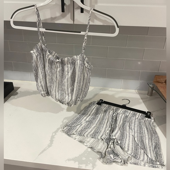 White & Black Matching Set - Picture 2 of 5